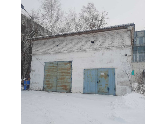 Гараж 73.1 кв.м. и ЗУ 4 сот.