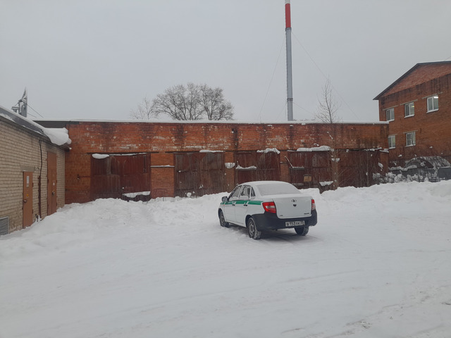 в Грязовце: гараж 232,5 кв. м + участок 320 кв. м